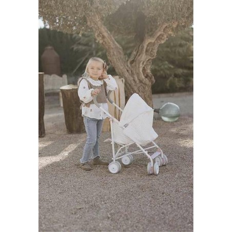 Dimensiones de la silla para muñecas Arias, fácil de manejar.