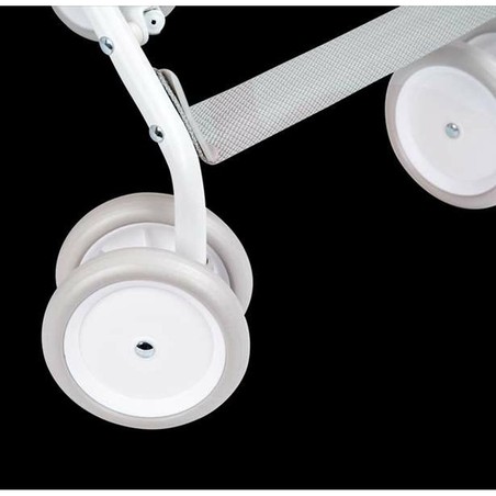 Juego simbólico con Silla para Muñecas, fomenta la empatía