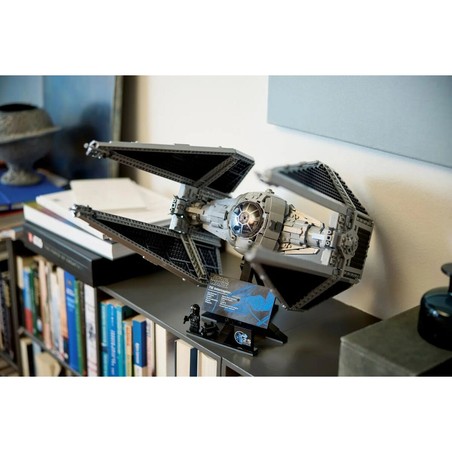 Maqueta Lego espacial TIE Interceptor desde diferentes ángulos