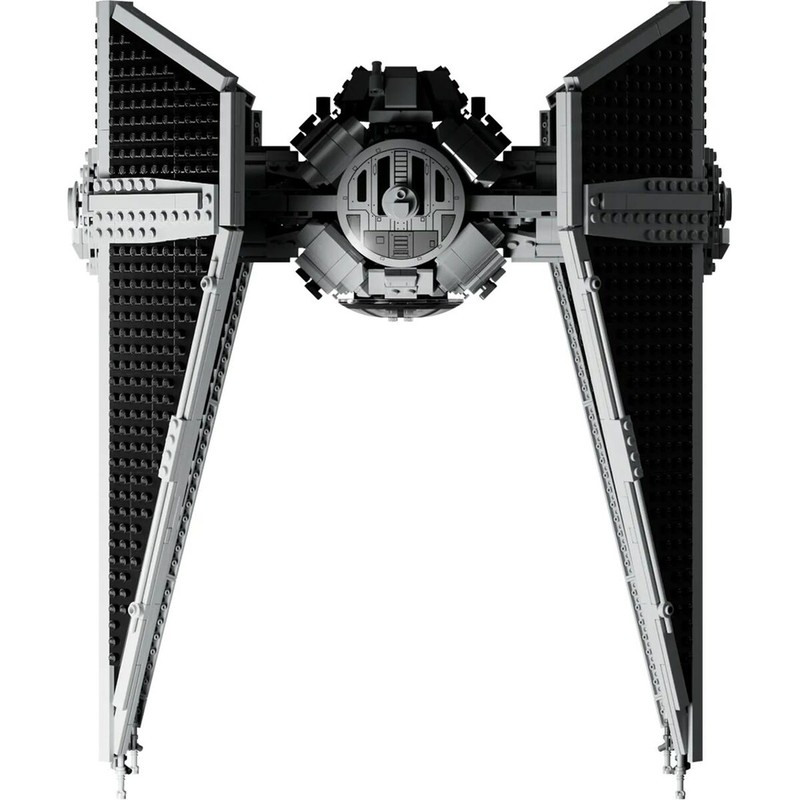 Réplica fiel del TIE Interceptor Star Wars en montaje