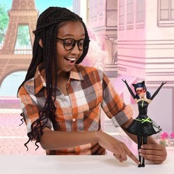 Figura Acción Ladybug Bandai en pose heroica 2