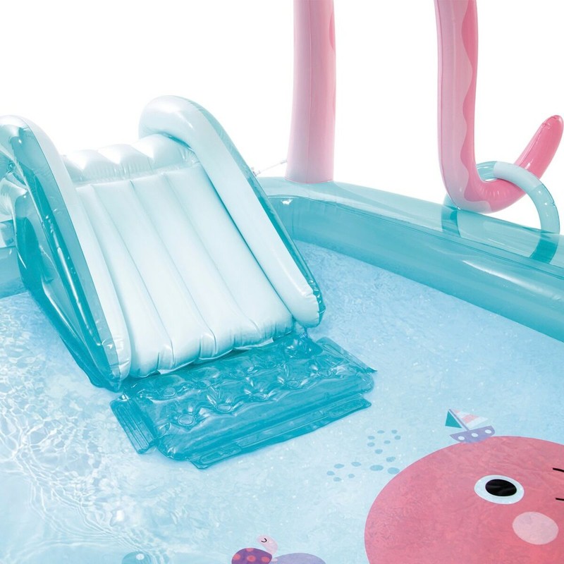 Niños disfrutando de ducha exterior infantil Intex