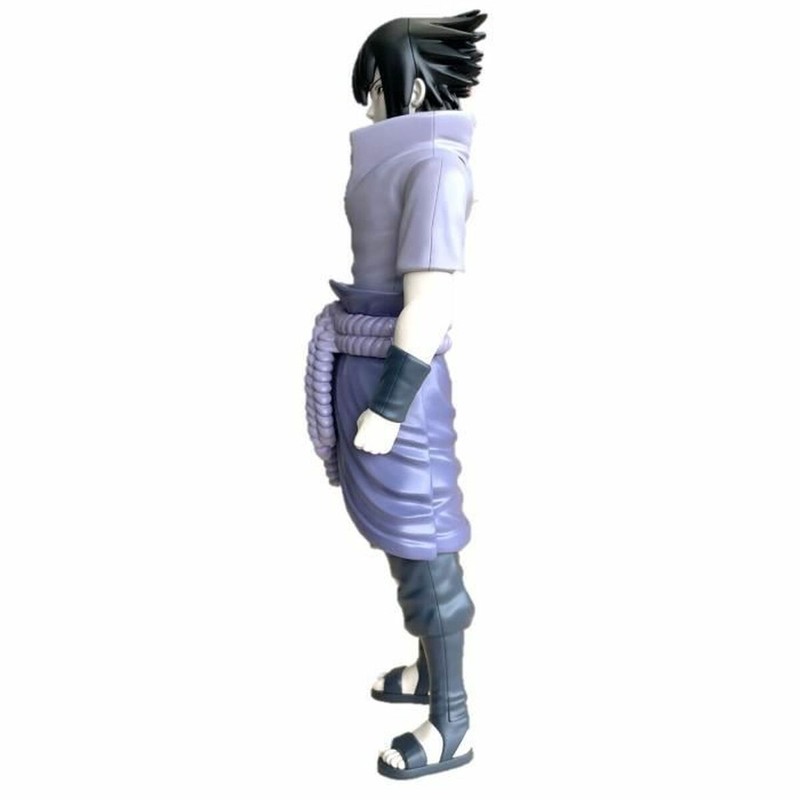 Muñeco articulado Naruto Sasuke Uchiha con accesorios, ideal para colección.