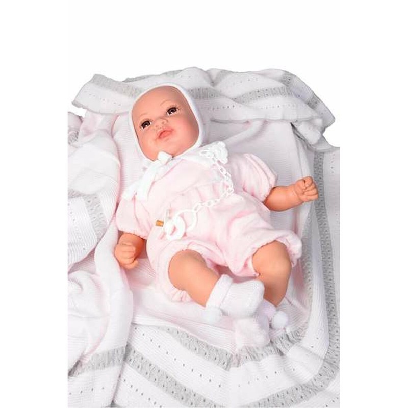 Muñeca Reborn Lucía en brazos de un niño, ideal para el juego simbólico y el desarrollo emocional.