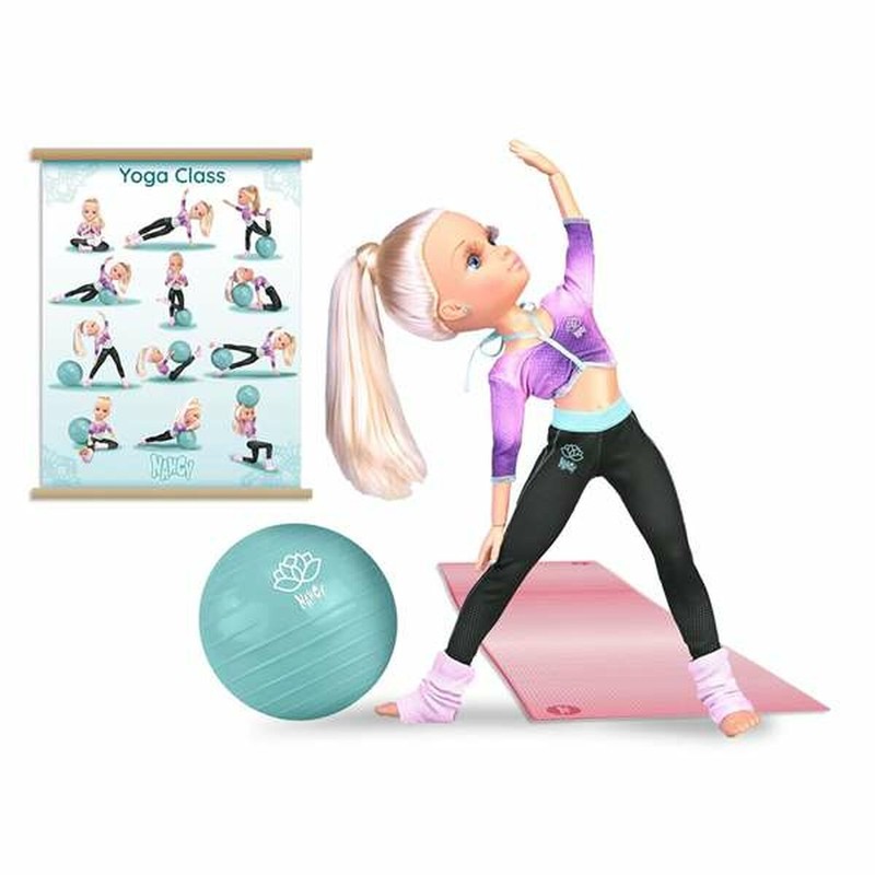 Postura de yoga avanzada de la Muñeca Nancy, demostrando su gran flexibilidad.