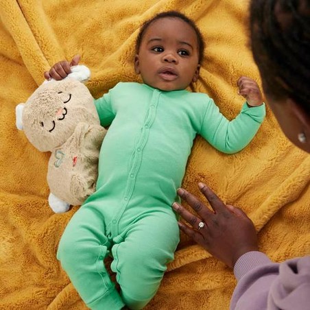 Conejito peluche Fisher-Price con efectos sonoros