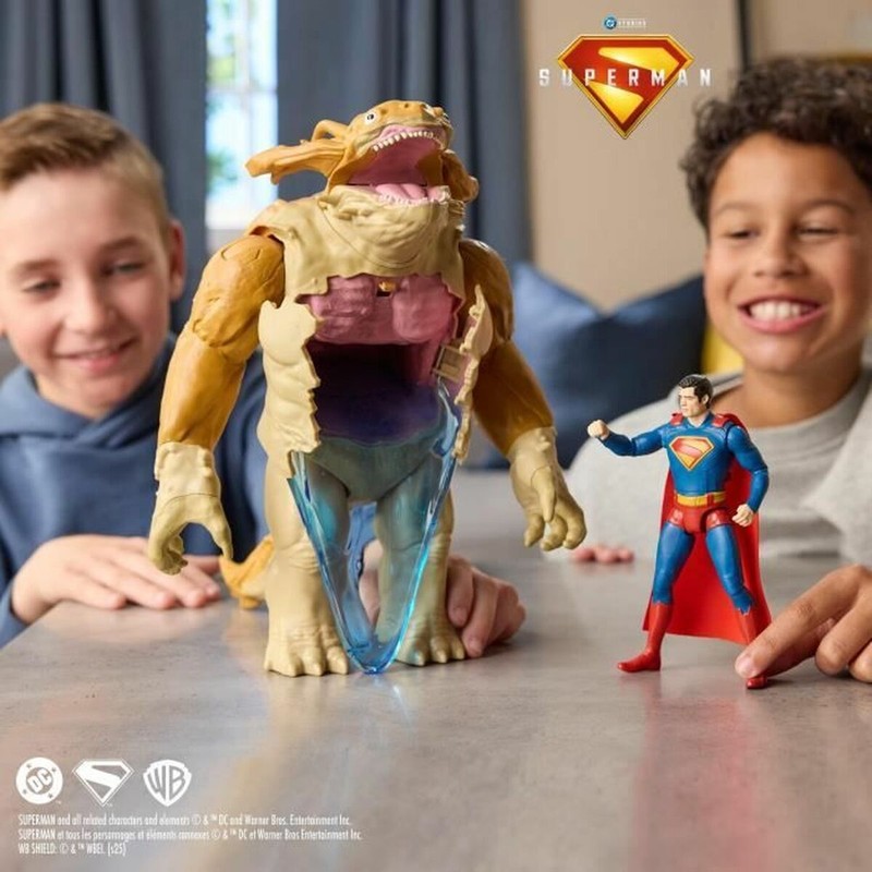 Figura de acción de Superman con puño articulado para el combate