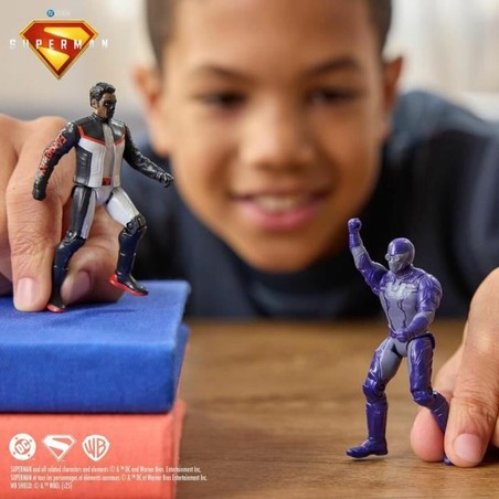 Figura de plástico resistente Superman para aventuras infantiles