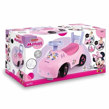 Niña jugando con correpasillos Smoby Minnie Rosa, fomentando su motricidad fina como un juguete construcción motricidad fina.