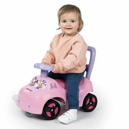 Correpasillos Smoby Minnie Rosa en acción, un set construcción educativo para el equilibrio y la autonomía.