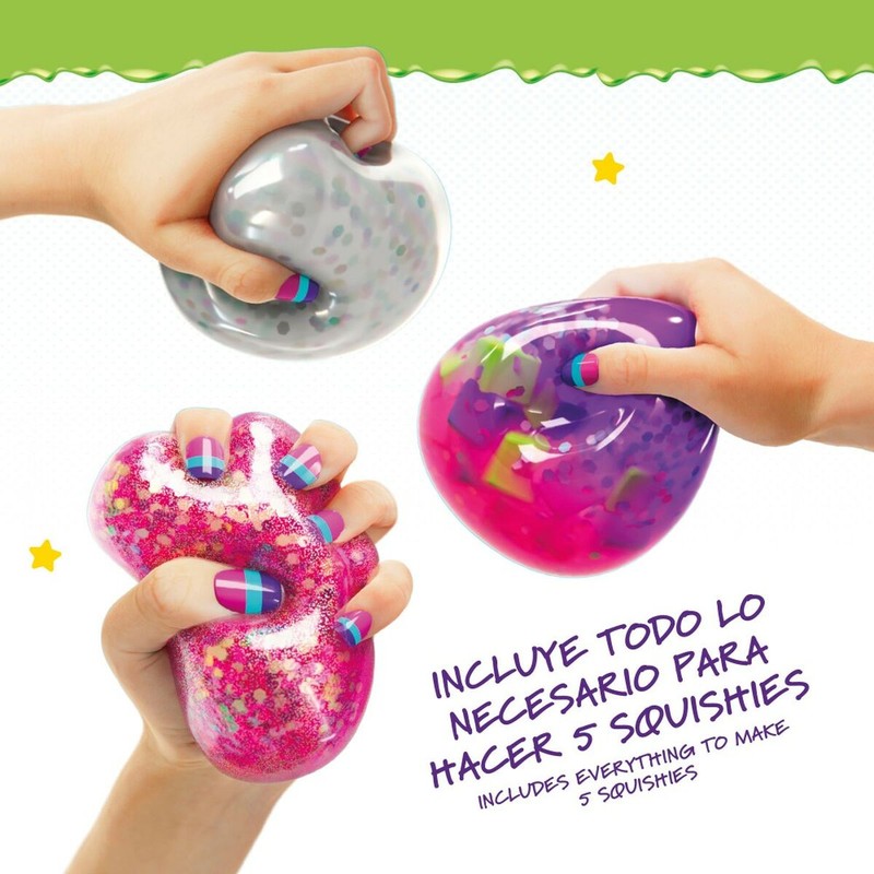 Niños creando con slime, estimulando la creatividad