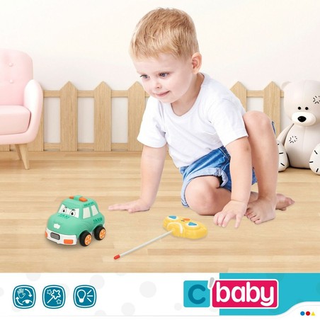 Detalle del coche radiocontrol todo terreno verde Colorbaby en juego