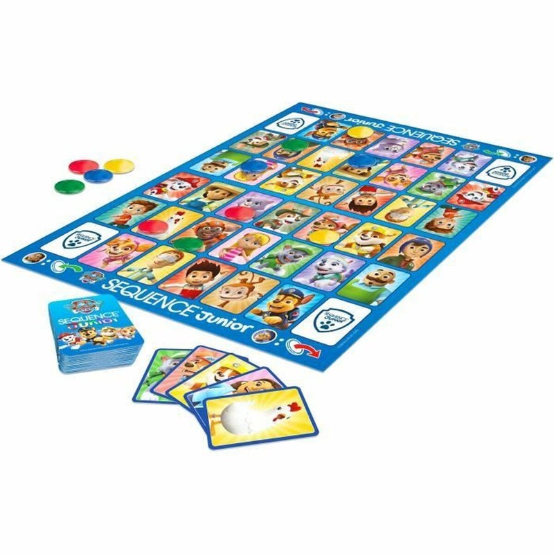Niños jugando al juego de mesa estrategia simplificada Paw Patrol