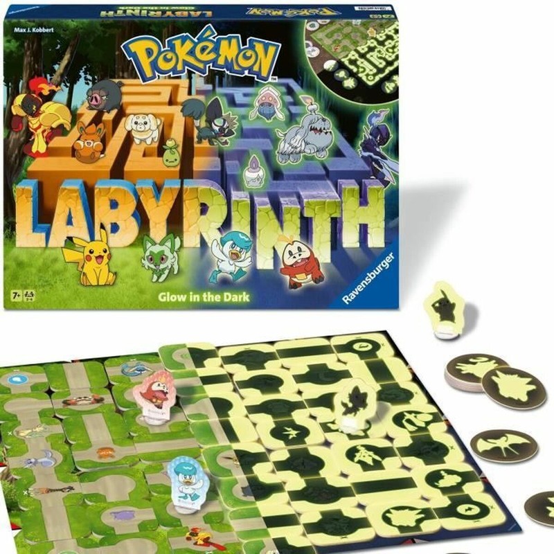 Niños jugando a juego mesa estrategia Pokémon