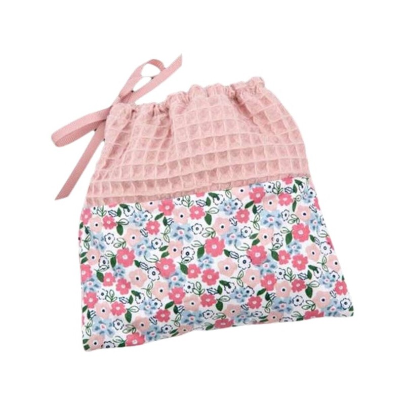 Muñeca vinilo infantil Arias con accesorios y bolsa