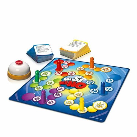 Detalle de los componentes del juego de preguntas niños Ni Si Ni No, mostrando cartas y tablero
