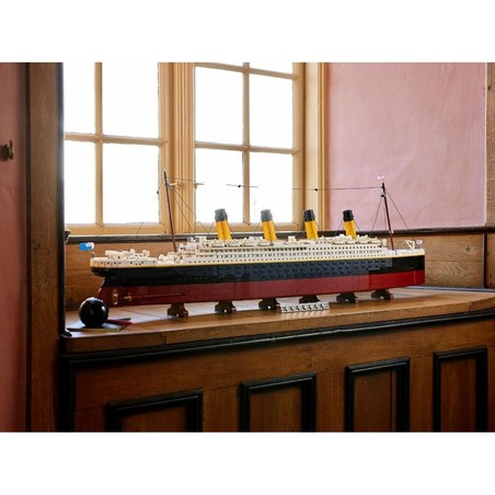 Regalo para entusiastas historia: maqueta del Titanic en exposición
