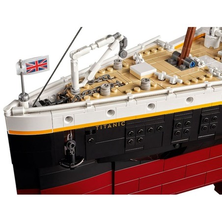 Vista aérea del modelo Lego Titanic, mostrando su longitud