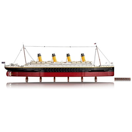 Caja del Lego Titanic, indicando 9090 piezas y edad +18