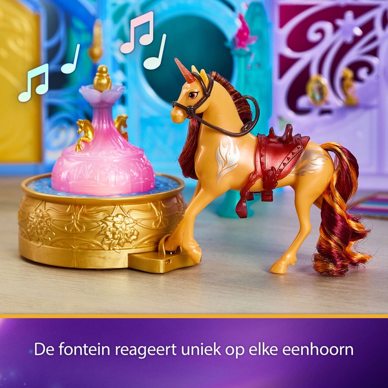 Imagen de la figura de Unicornio Estrella en su establo, con accesorios