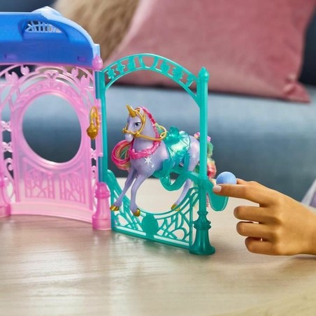 Juguetes de construcción para niños: vista frontal del establo con unicornio