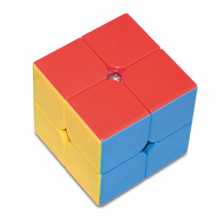 Niño jugando con su Puzzle 3D, similar a la diversión de un set dibujo artístico