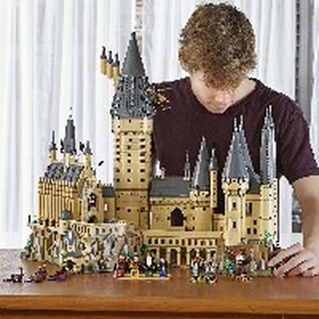 Maqueta LEGO Hogwarts: la barca de Hagrid y el lago negro