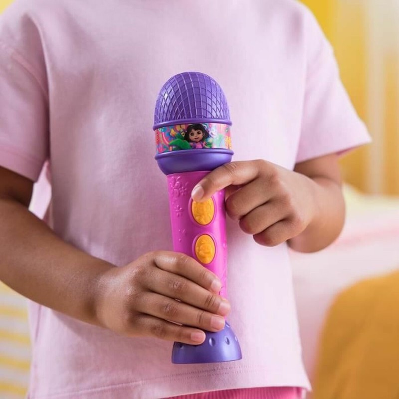 Figura de Dora fomentando la imaginación en el juego, un juguete construcción motricidad fina.