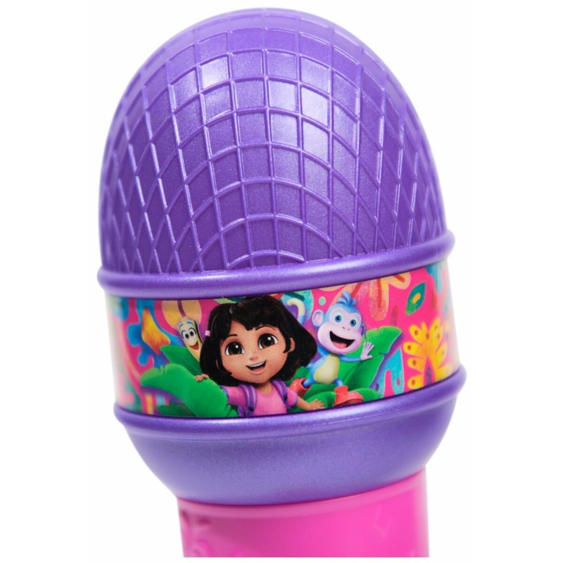 Detalle de la Figura de Acción Dora Dora, material plástico resistente.