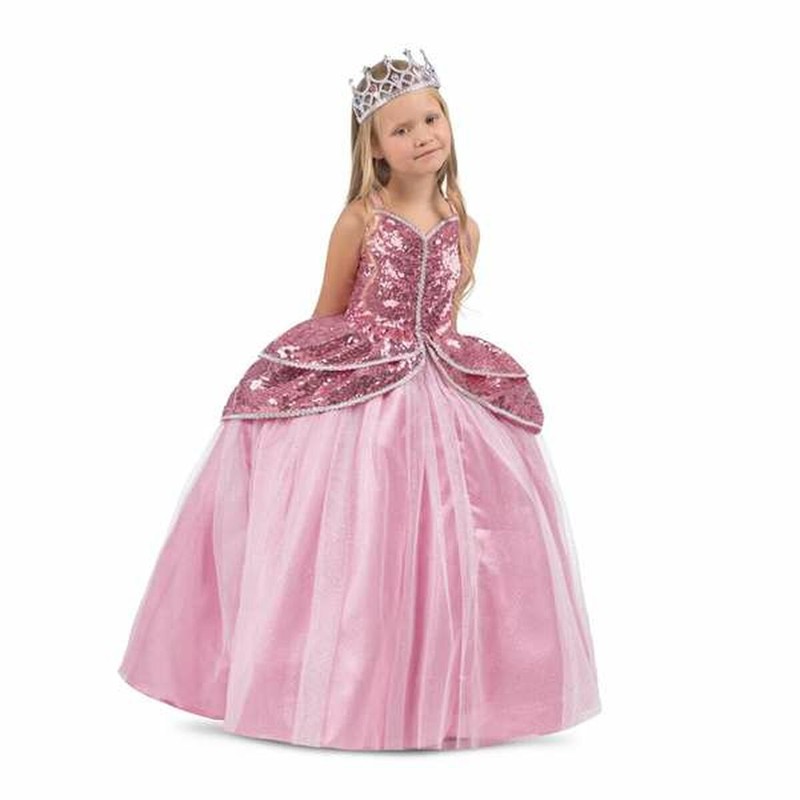 Niña jugando feliz con disfraz de princesa