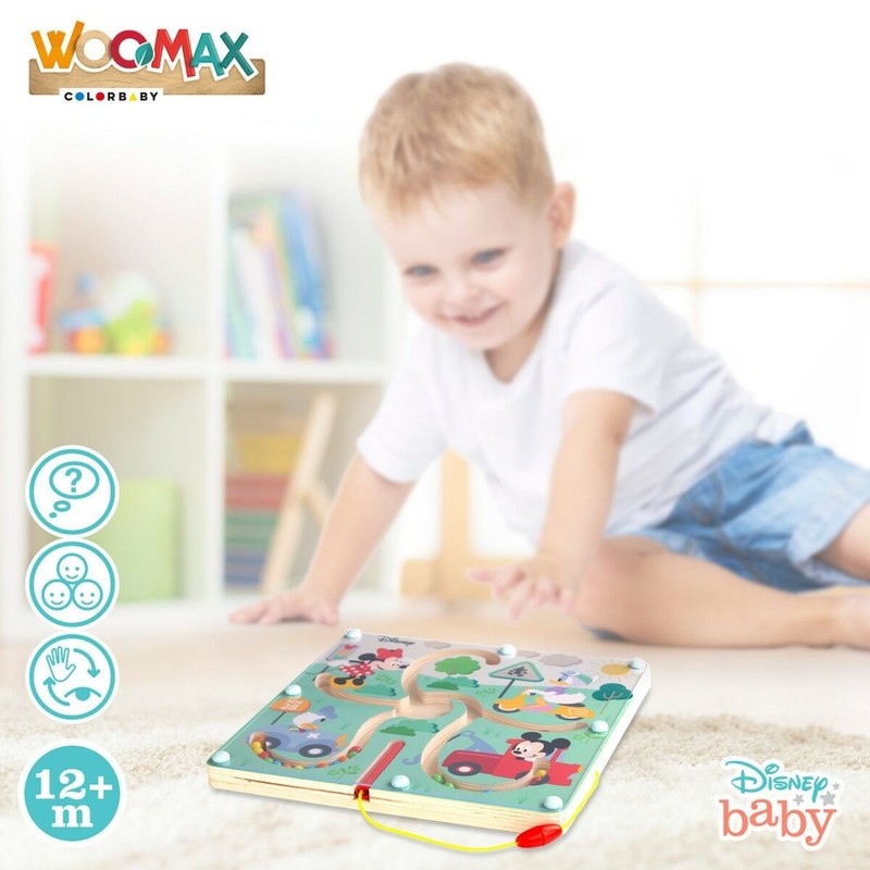 Niño jugando con kit manualidades infantil laberinto Disney