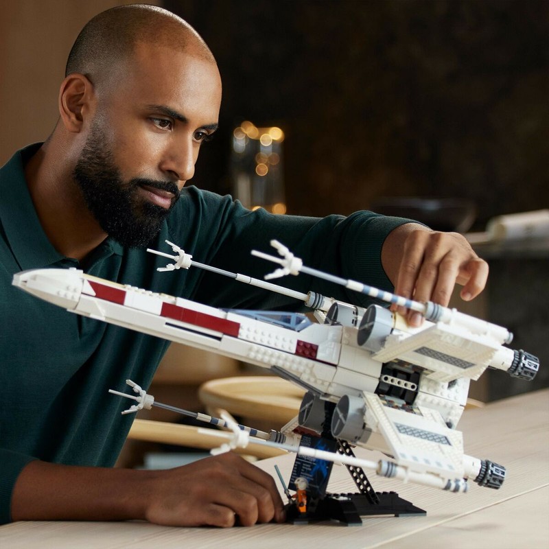 Maqueta construcción avanzada LEGO Star Wars con base