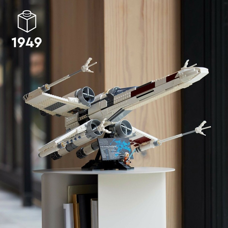 Desafío construcción LEGO X-Wing con alas en ataque