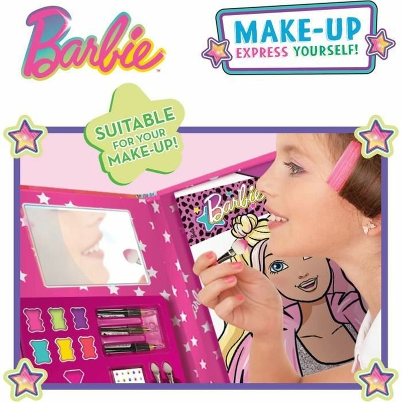 Niña jugando con el set de maquillaje Barbie, fomentando la creatividad como la pintura dedos bebé.
