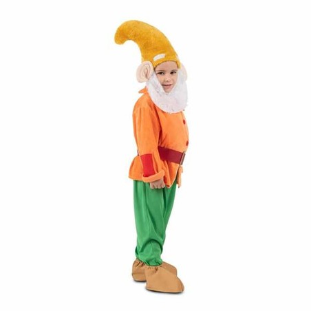 Niño jugando con disfraz de enanito divertido, ideal para juegos de rol