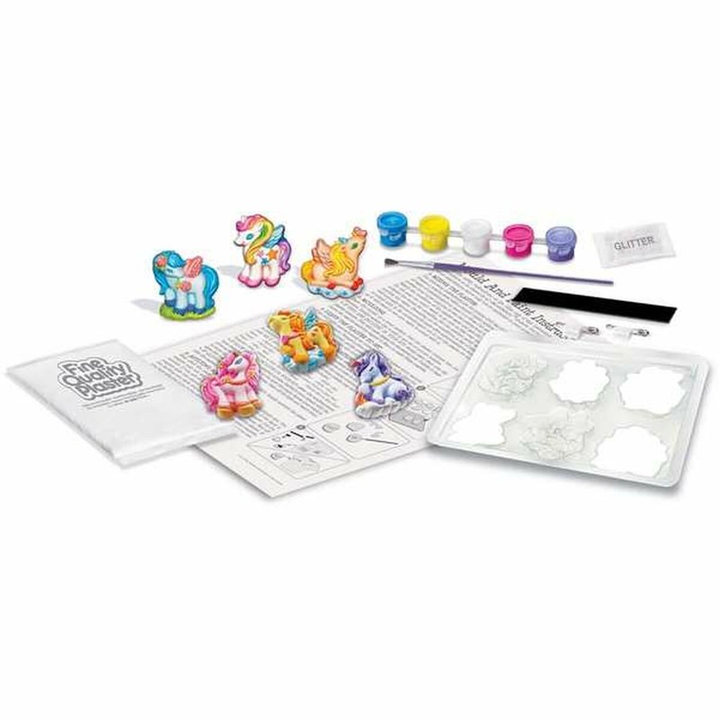 Niños creando con plastilina colores y arcilla de modelar