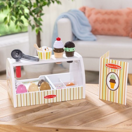 Niña jugando con set helados madera niños