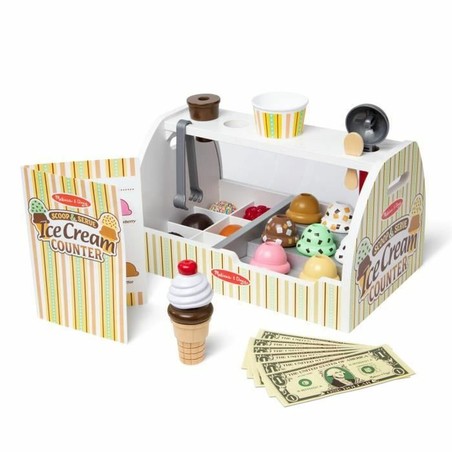 Niños compartiendo y jugando con el mostrador de helados
