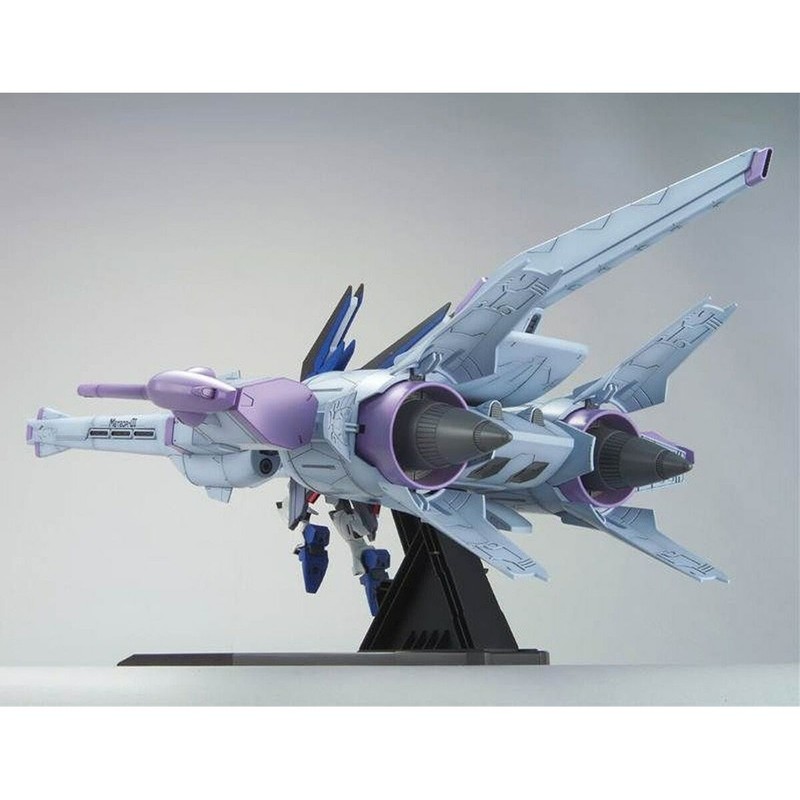 Gundam detallado para coleccionistas: alas desplegadas