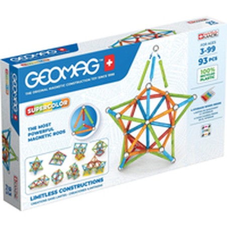 Niño jugando con Geomag, creatividad y aprendizaje