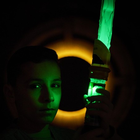 Disfraces Niños: Espada de Juguete Hasbro con Luz y Sonido