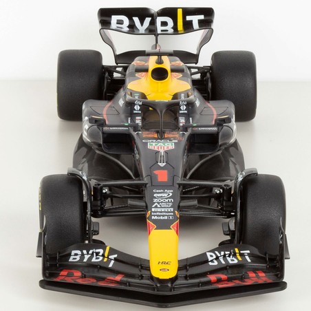 coche teledirigido Red Bull F1 en acción, vista lateral