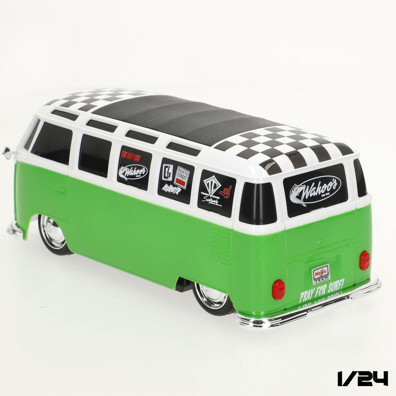 Vista trasera del coche radiocontrol clásico, con detalles auténticos.