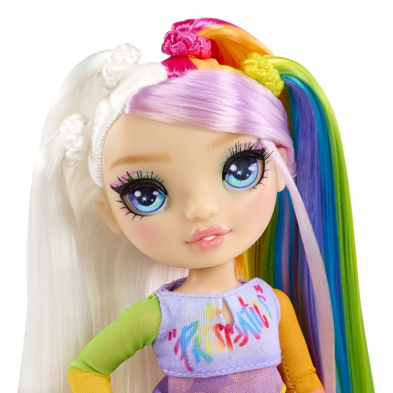 Muñeca Rainbow High con accesorios, fomenta juego simbólico