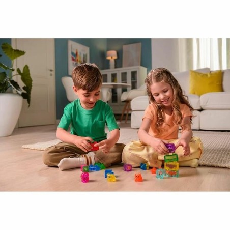Juguete construcción motricidad fina: Niños apilando bloques Goliath.