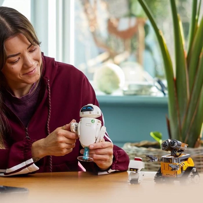 Modelo Lego coleccionable WallE con detalles articulados