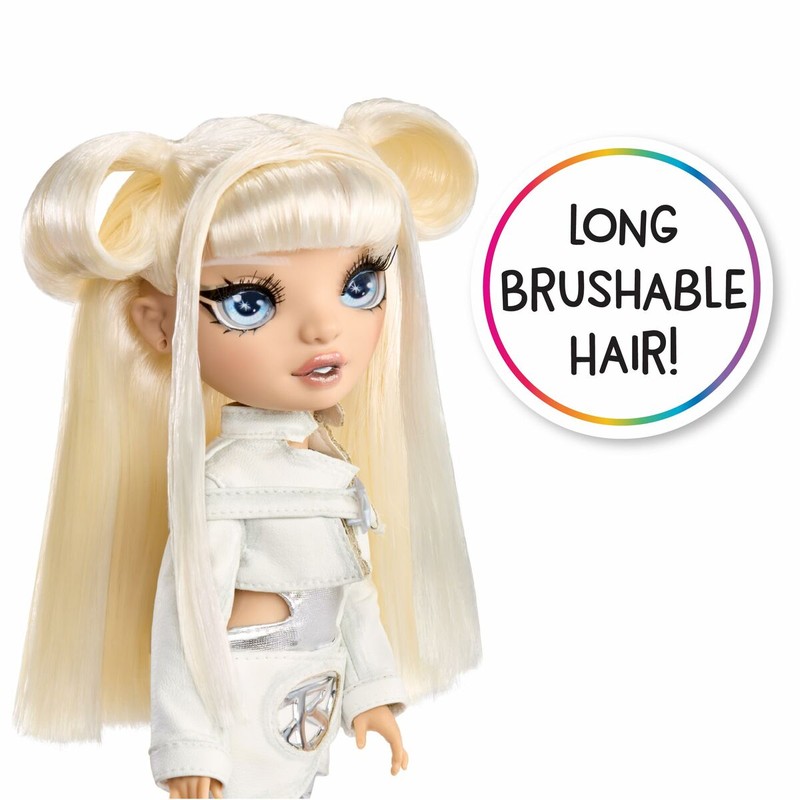 Juego simbólico infantil con Muñeca Rainbow High y sus complementos
