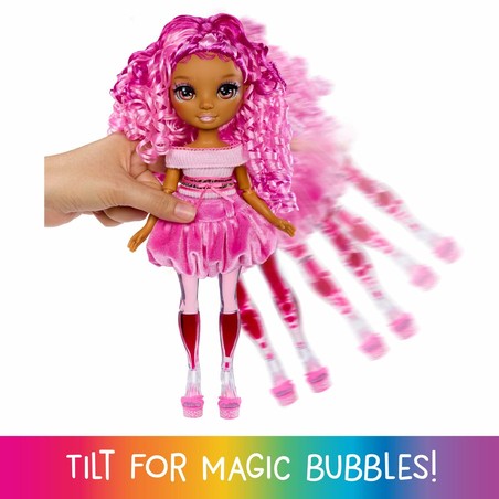 Juego simbólico muñecas: Muñeca Rainbow High en acción