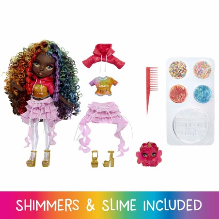 Muñeca con accesorios de moda, ideal para juego simbólico de niñas