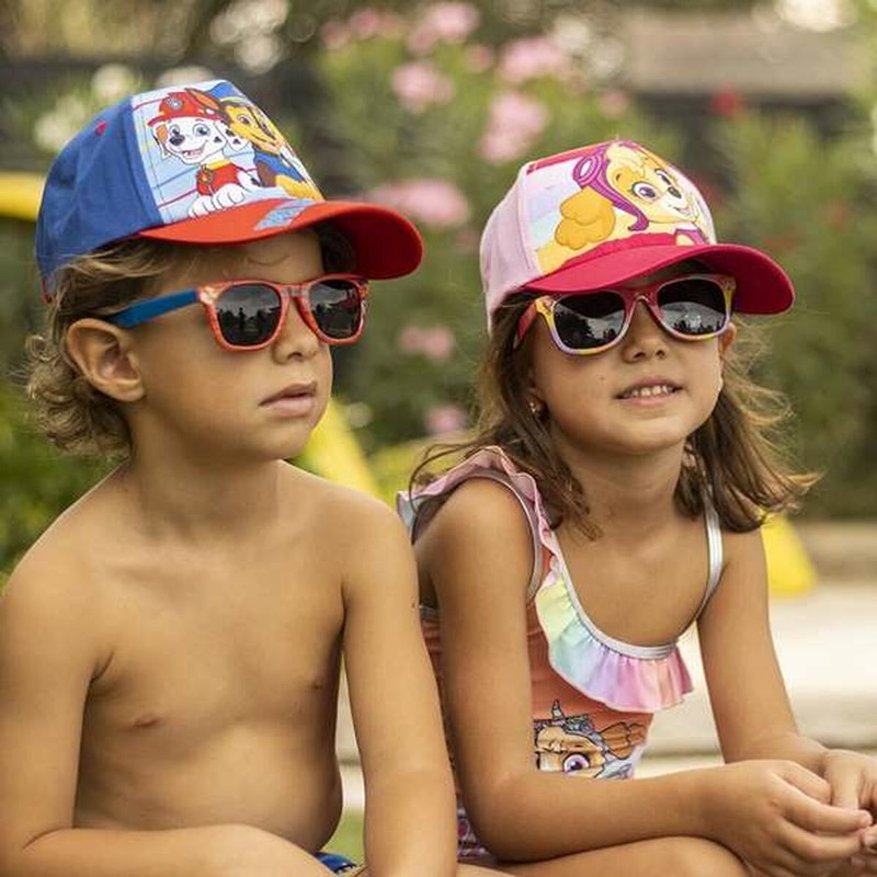 Gorra infantil Patrulla Canina Sky, diseño vibrante en blanco, rojo y granate.